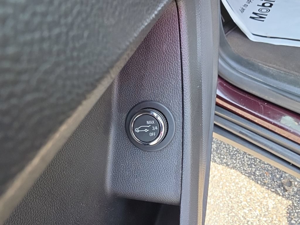 Used 2018 Chevrolet Traverse LT FWD image 22