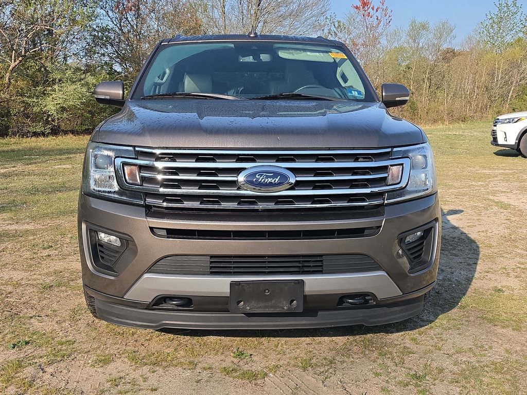 Used 2018 Ford Expedition XLT w/ Equipment Group 202A AWD/4WD image 2