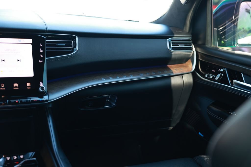 Used 2023 Jeep Grand Wagoneer Series II AWD/4WD image 28