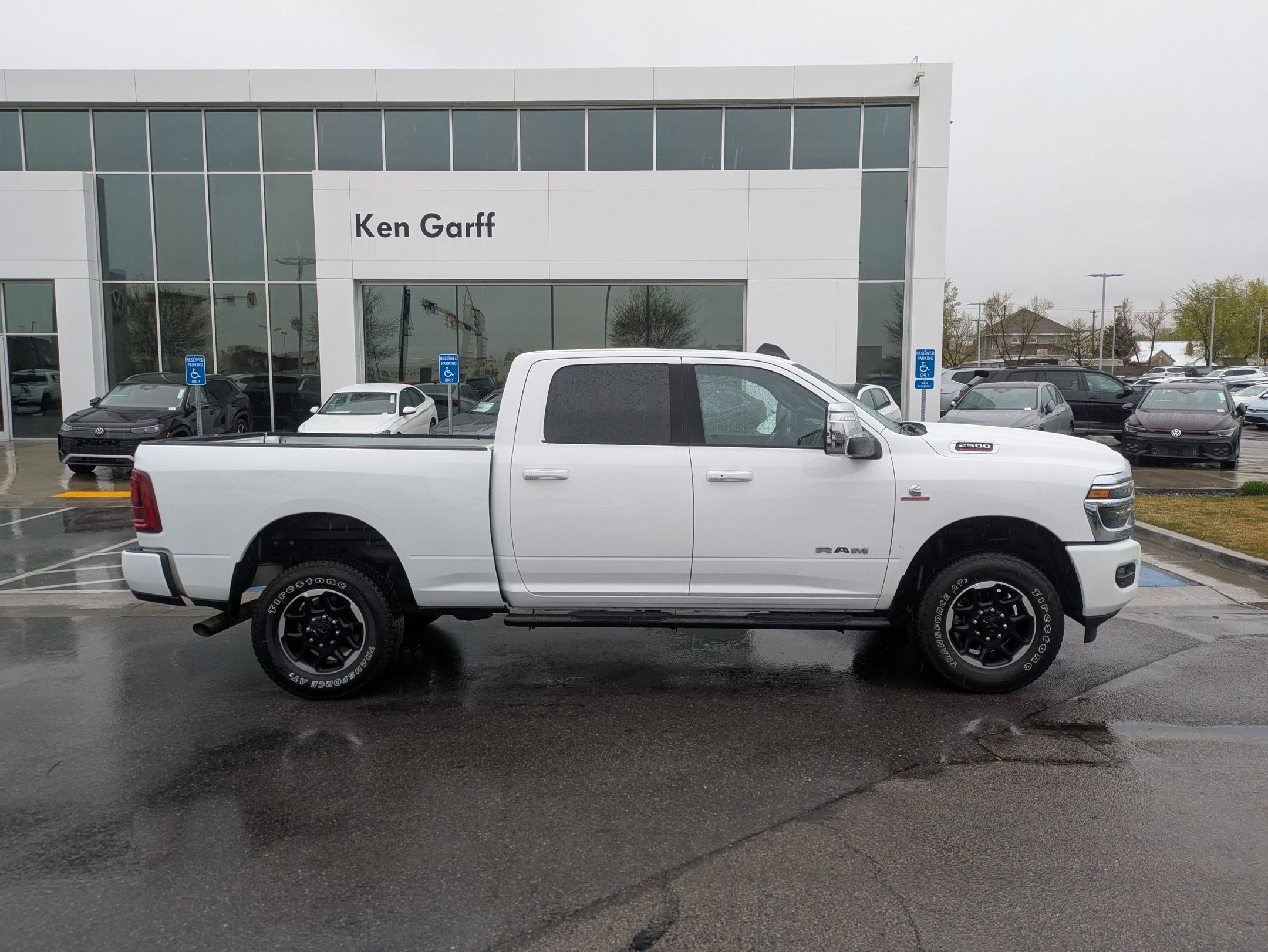 Used 2025 RAM 2500 Laramie AWD/4WD image 2