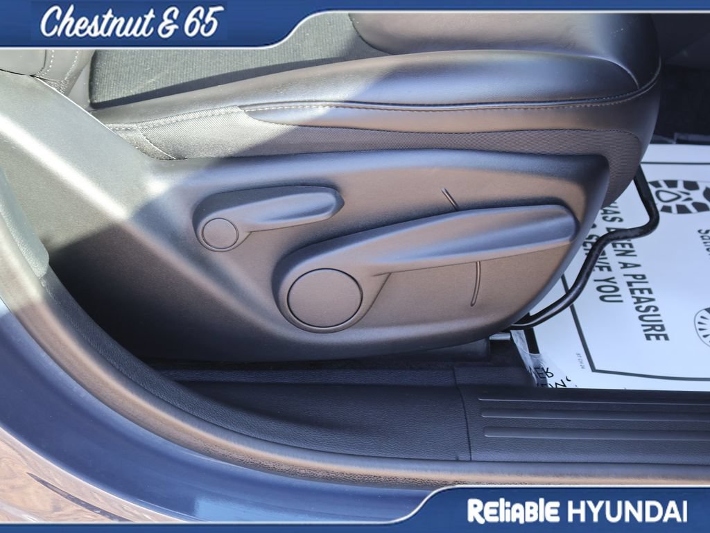 Used 2021 Jeep Cherokee Latitude Plus FWD image 10