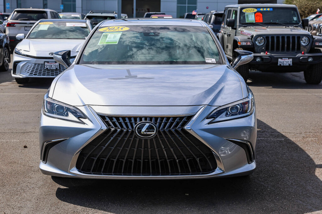 Used 2025 Lexus ES 350 FWD image 18