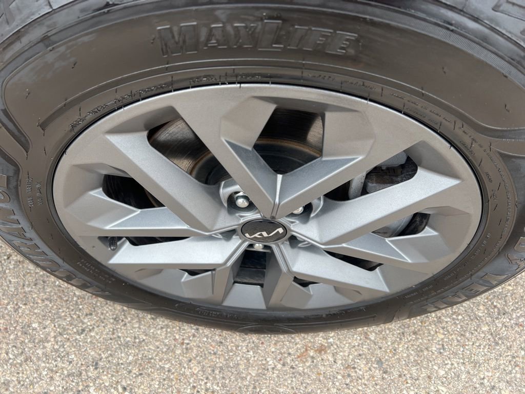 Certified 2024 Kia Telluride LX image 38