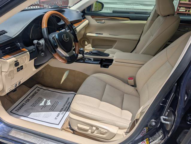Used 2014 Lexus ES 300h w/ Luxury Package w/Bamboo Trim FWD image 6