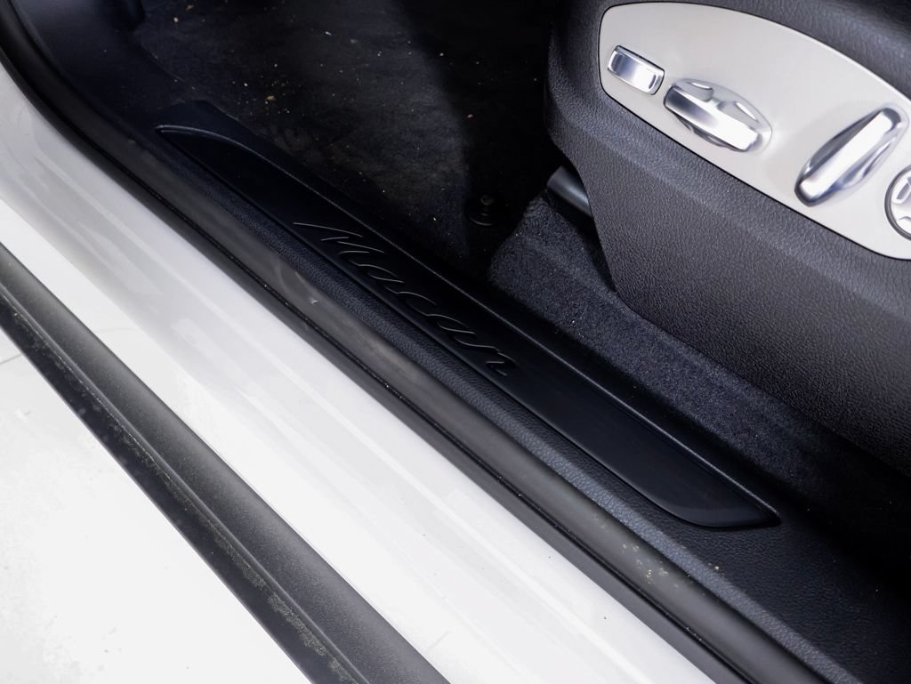 New 2026 Porsche Macan AWD/4WD image 18