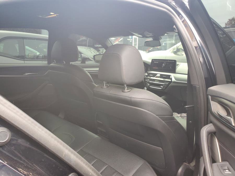 Used 2023 BMW 540i xDrive w/ M Sport Package image 4