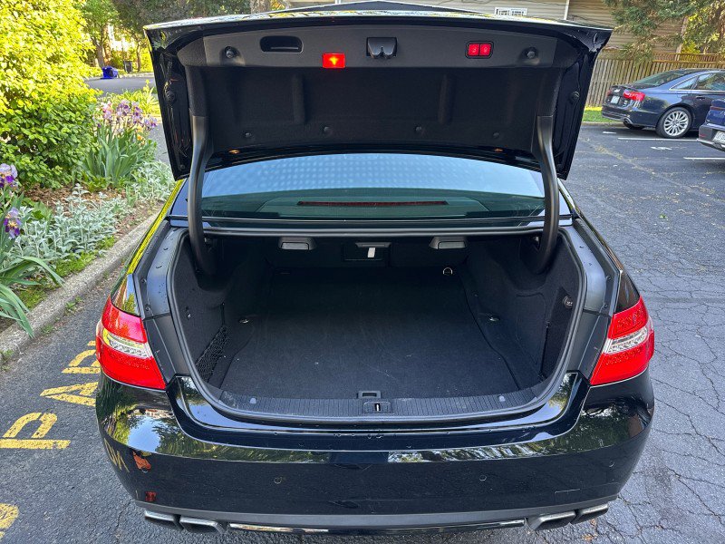 Used 2010 Mercedes-Benz E 63 AMG Sedan image 33