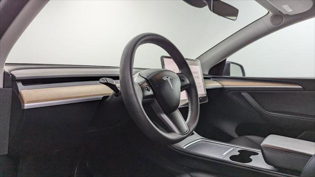 Used 2025 Tesla Model Y Long Range RWD image 21