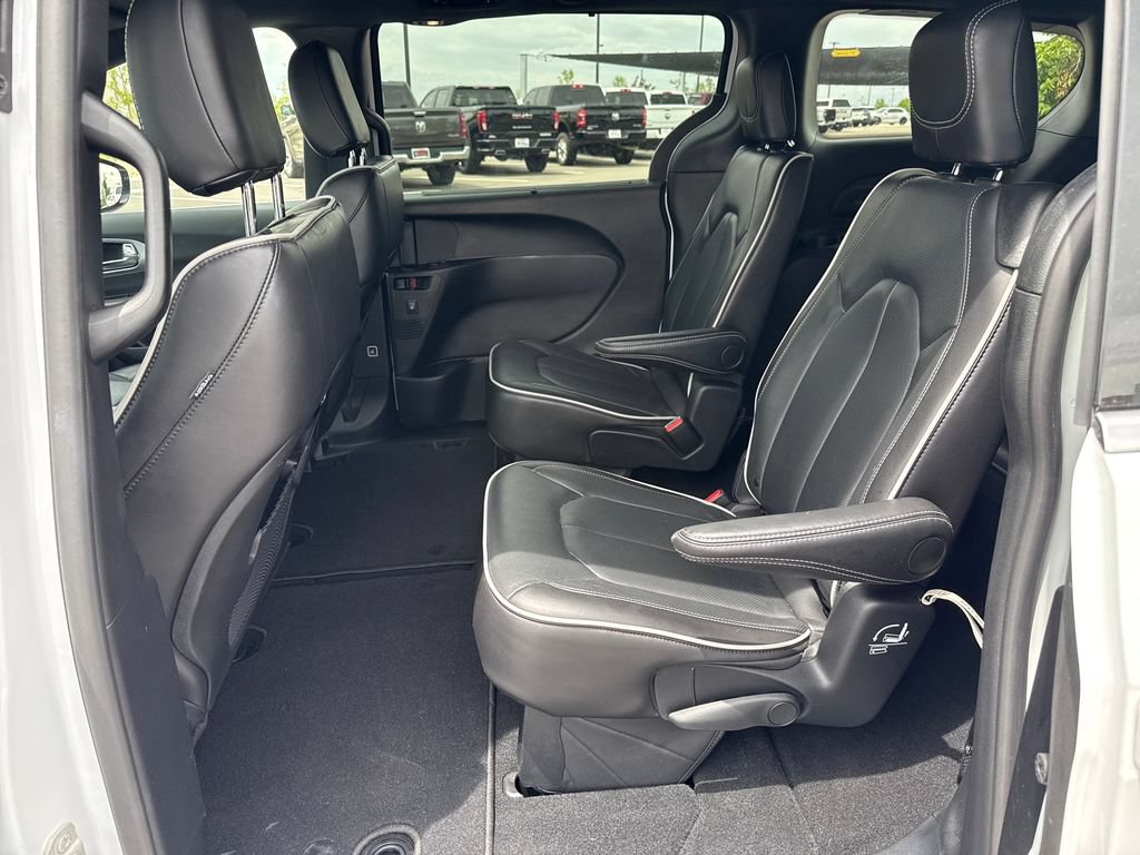 Used 2026 Chrysler Pacifica Limited FWD image 27