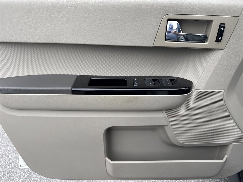 Used 2008 MAZDA Tribute i w/ Cargo Area Cover Pkg image 20