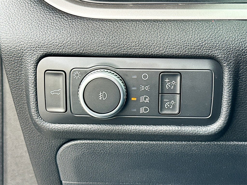 Used 2021 Ford Explorer XLT w/ Equipment Group 202A image 10