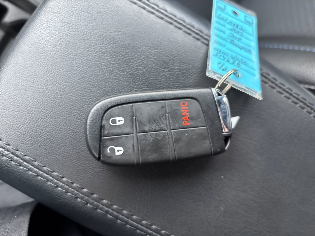 Used 2023 Jeep Compass Latitude image 36