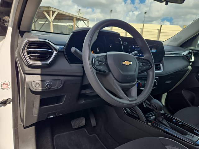 Used 2025 Chevrolet TrailBlazer LT AWD/4WD image 12
