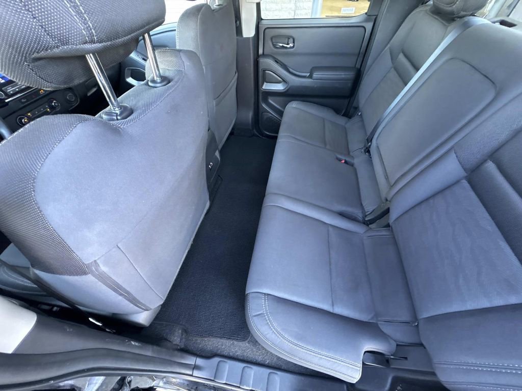 Used 2023 Nissan Frontier SV image 18