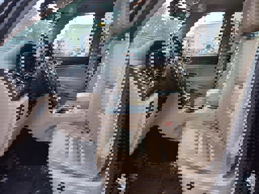 Used 2019 Jeep Grand Cherokee Limited image 11