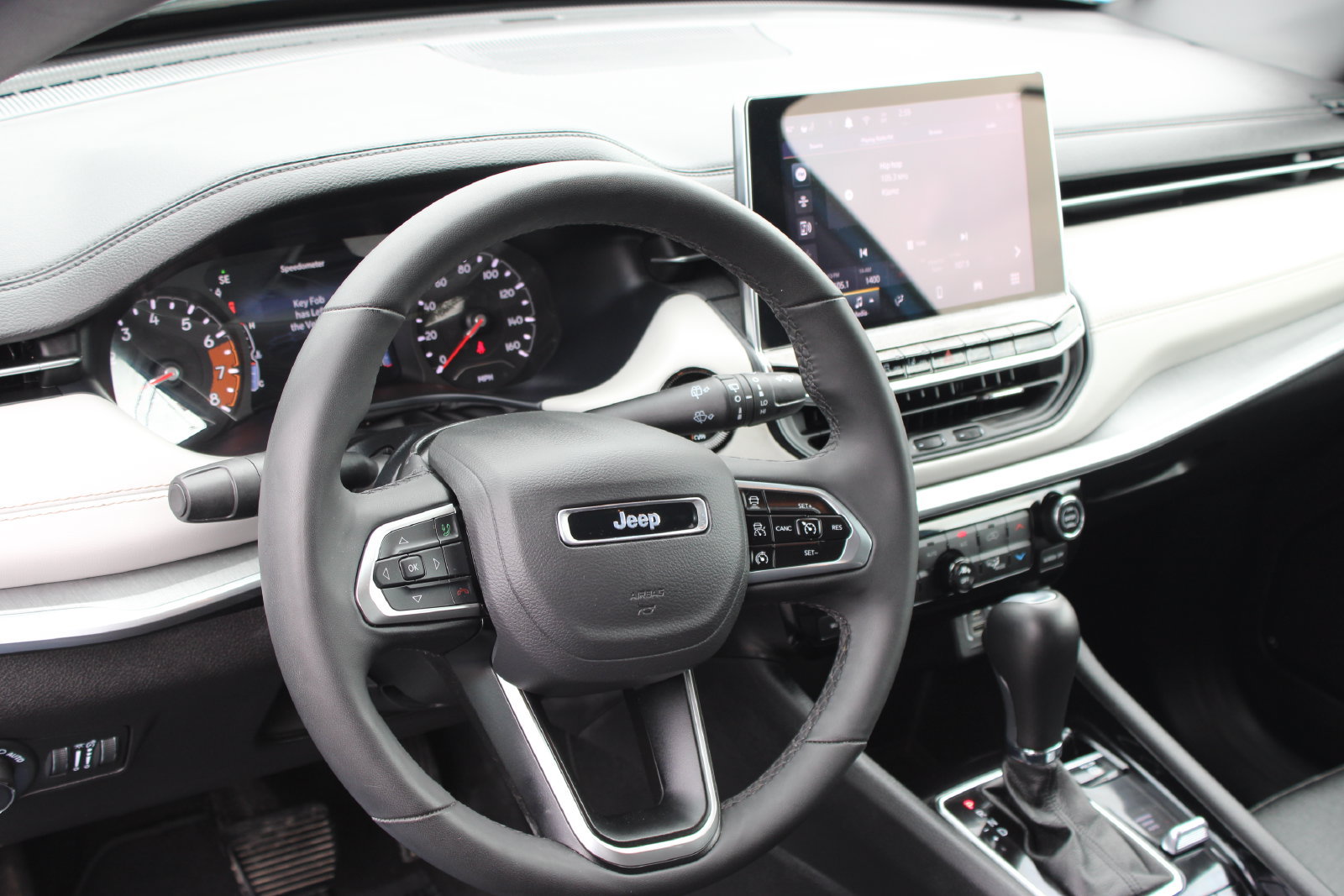 Used 2025 Jeep Compass Limited AWD/4WD image 11