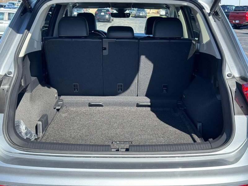 Used 2024 Volkswagen Tiguan SE image 4