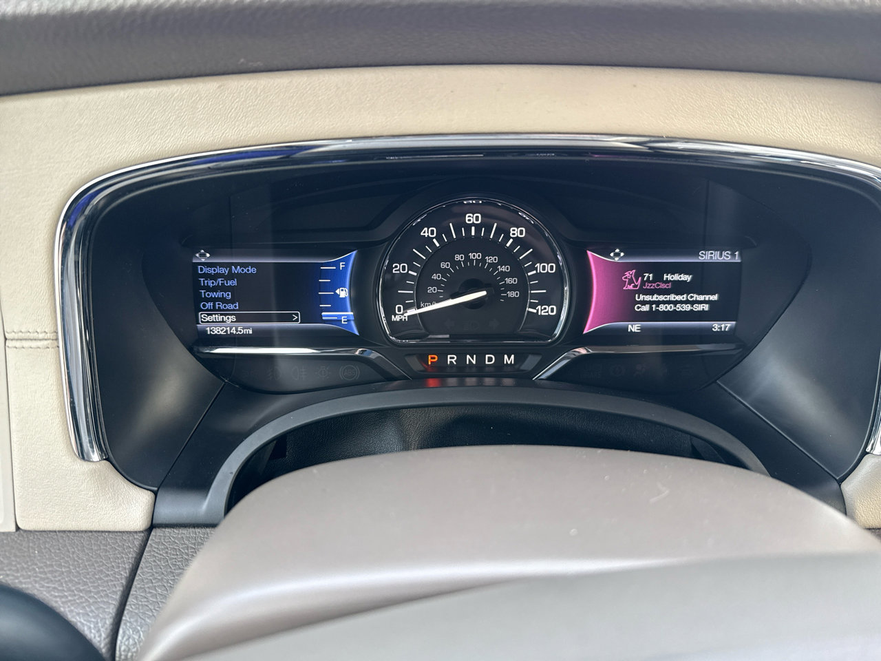 Used 2017 Lincoln Navigator Select image 16