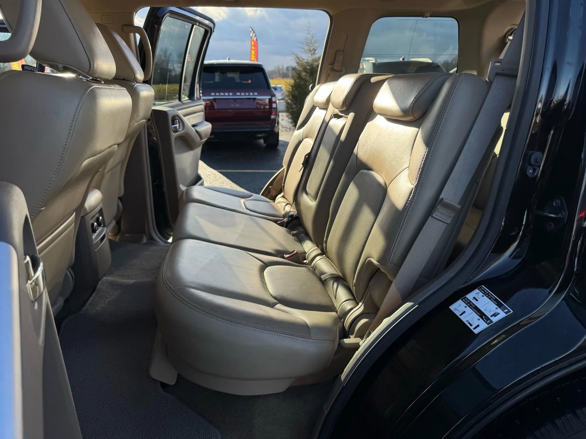 Used 2011 Nissan Pathfinder LE w/ Navigation Pkg image 14