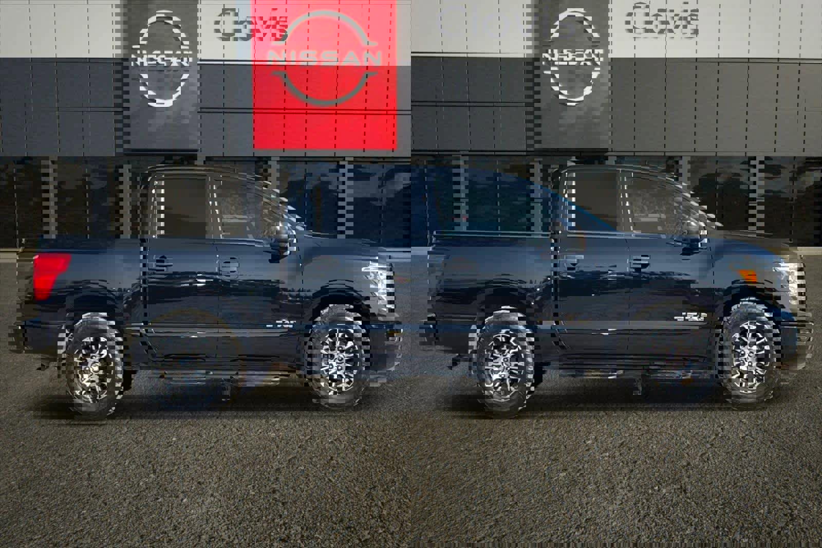 Certified 2022 Nissan Titan SV w/ Accessory Utility Package image 9