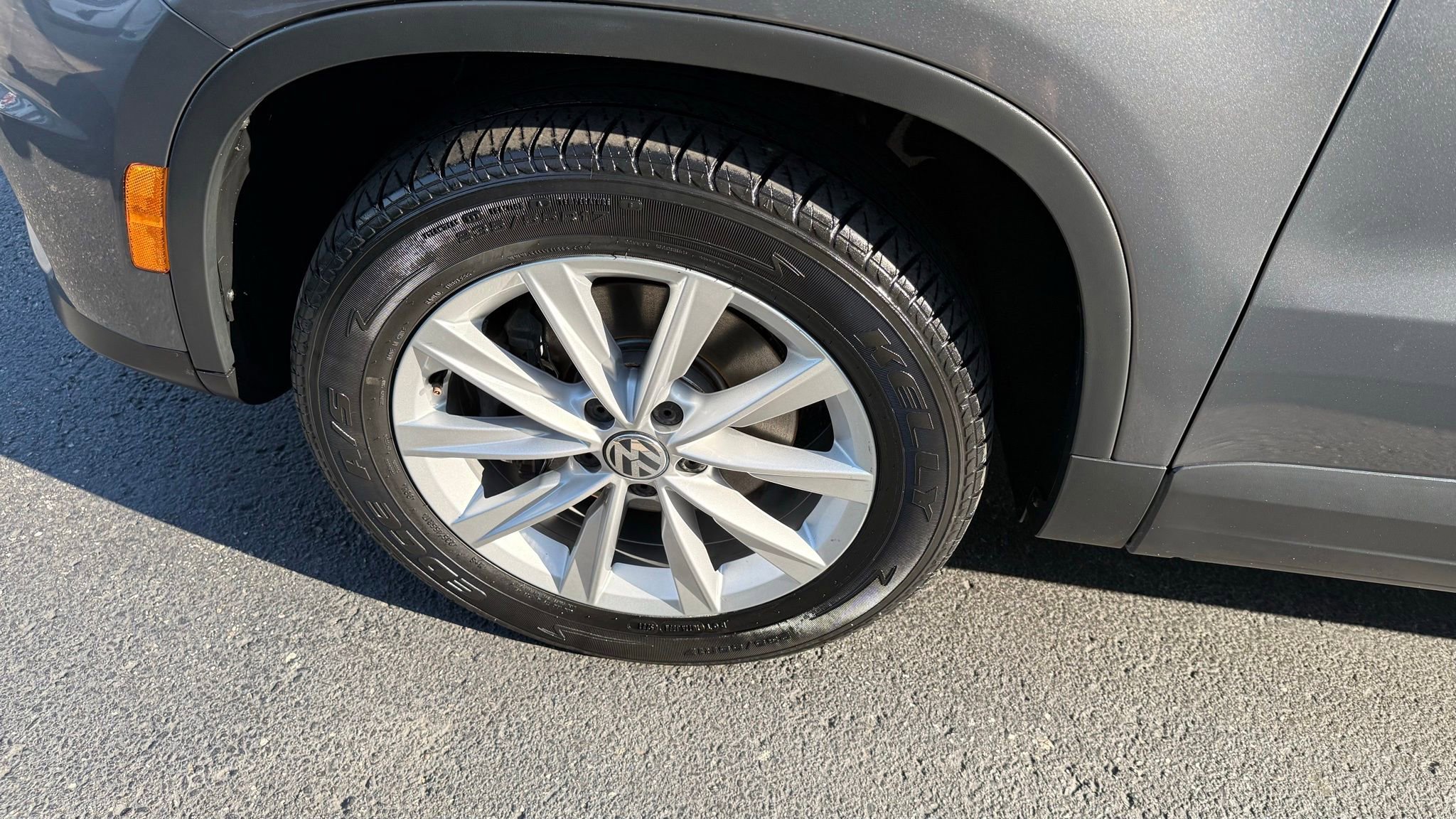 Used 2017 Volkswagen Tiguan Limited w/ Alloy Wheels Package image 15