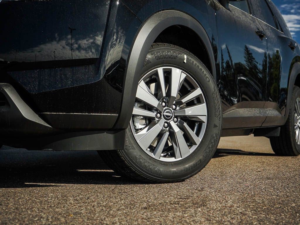 New 2025 Nissan Pathfinder SV image 6