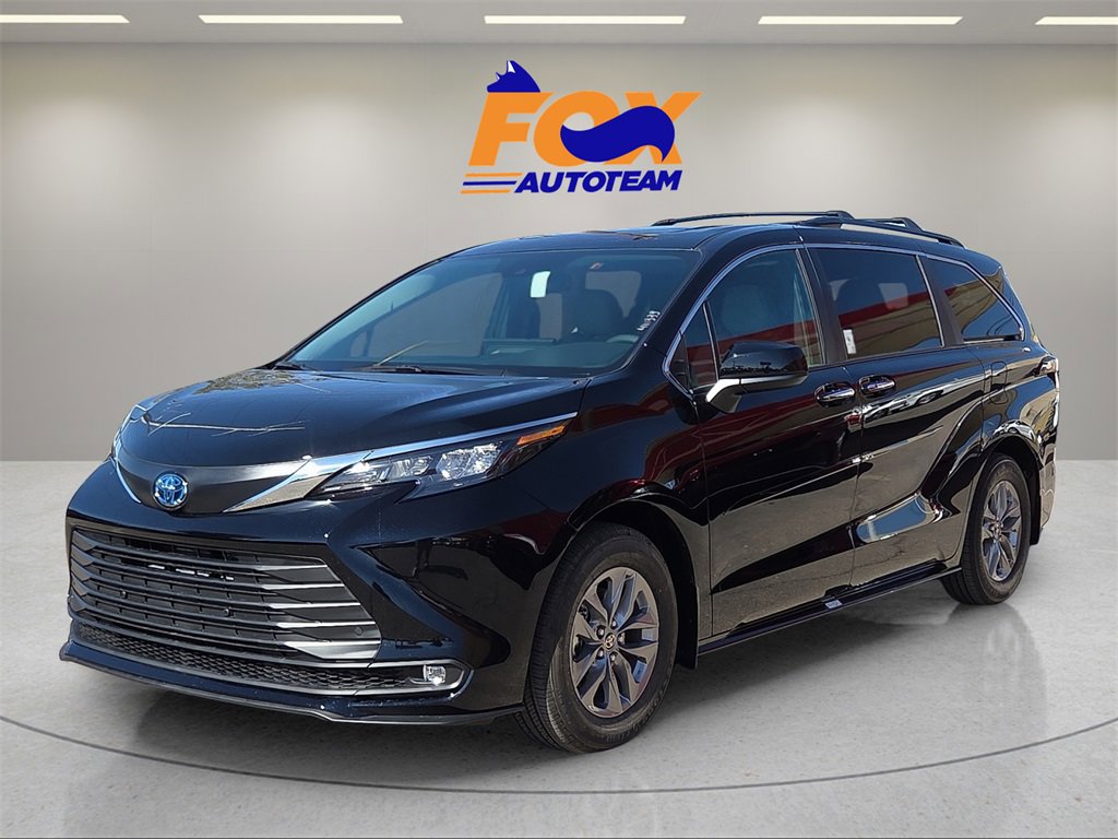 New 2025 Toyota Sienna XLE