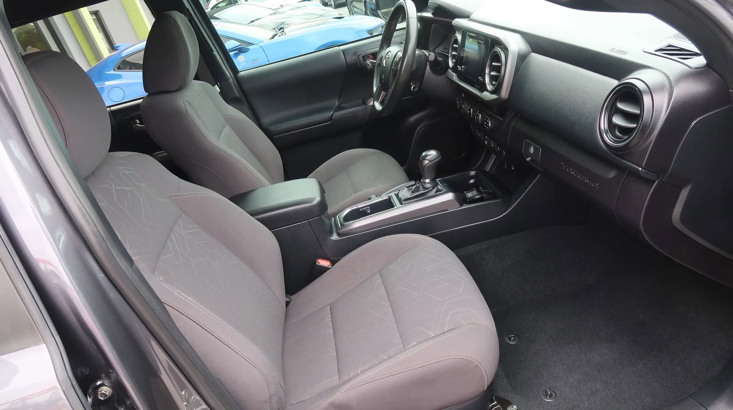 Used 2018 Toyota Tacoma TRD Off-Road AWD/4WD image 25