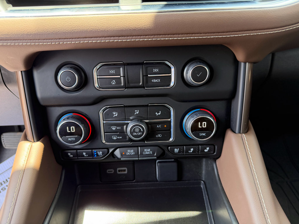 Used 2023 Chevrolet Suburban High Country AWD/4WD image 12