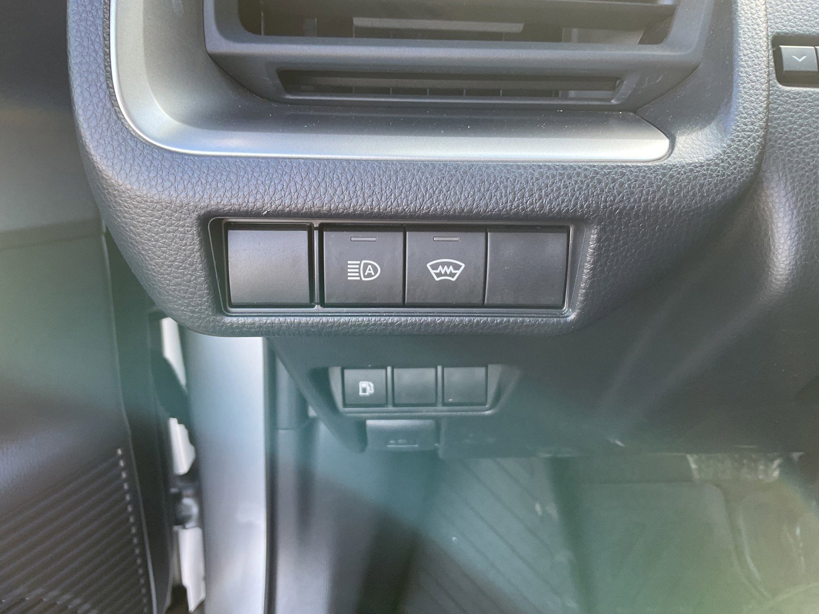 Used 2024 Toyota Prius LE image 29