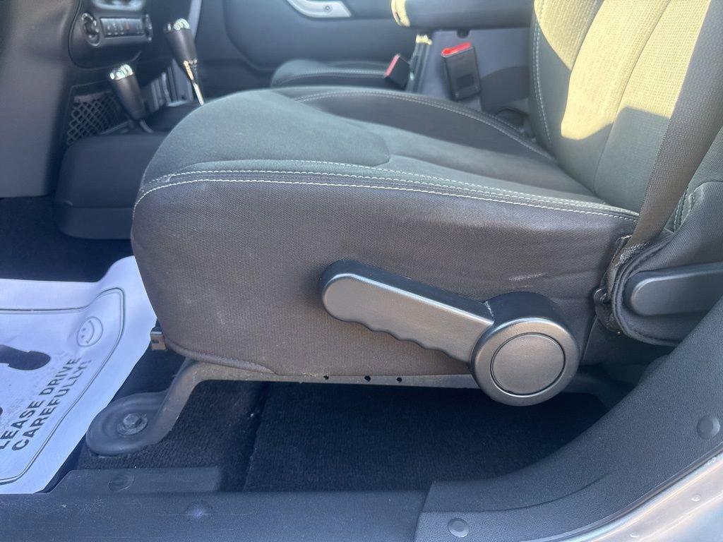 Used 2016 Jeep Wrangler Unlimited Sahara image 15