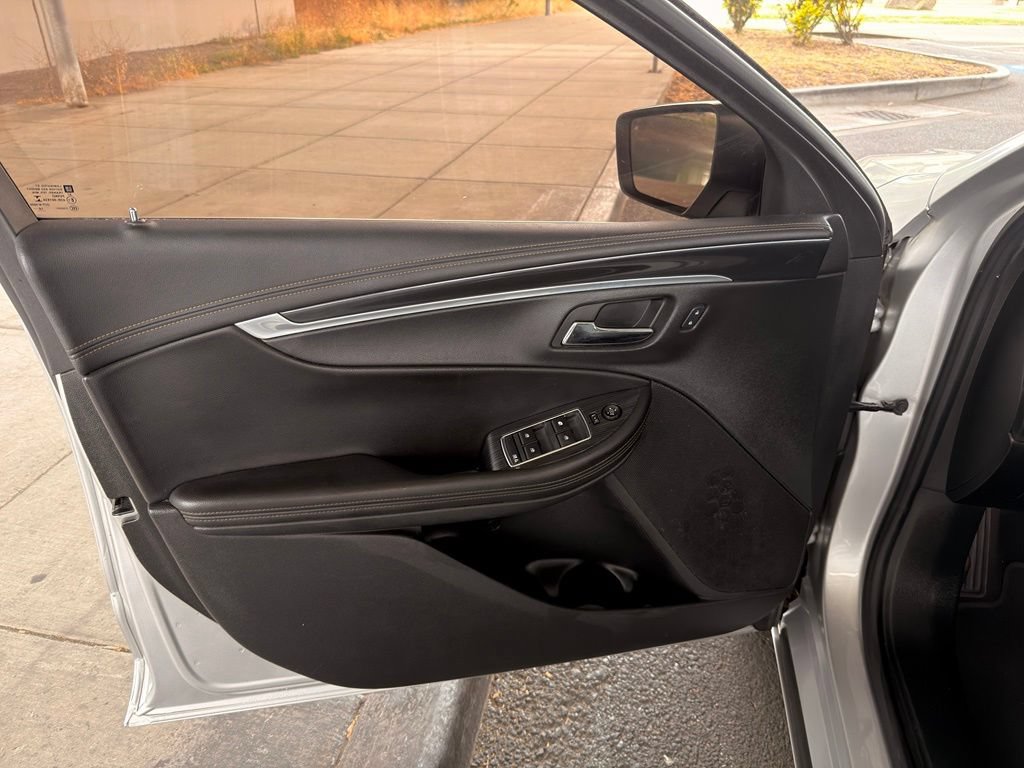 Used 2017 Chevrolet Impala LT FWD image 22