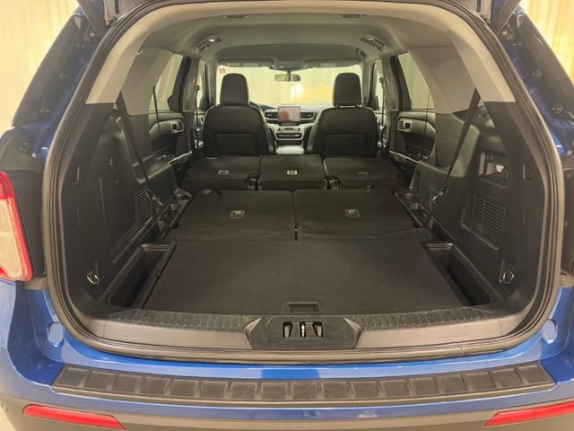 Used 2022 Ford Explorer XLT w/ Equipment Group 202A AWD/4WD image 29