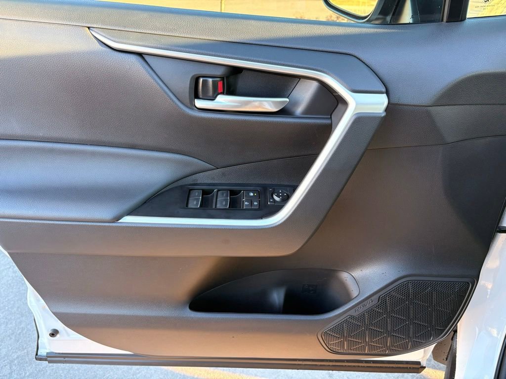 Used 2025 Toyota RAV4 XLE image 9