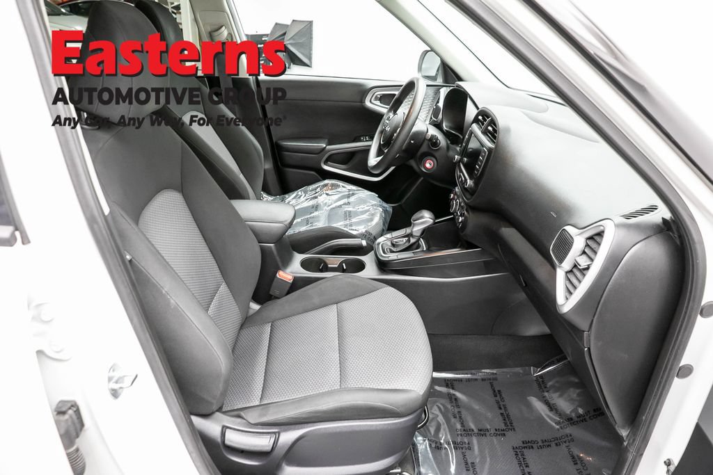 Used 2023 Kia Soul LX FWD image 23