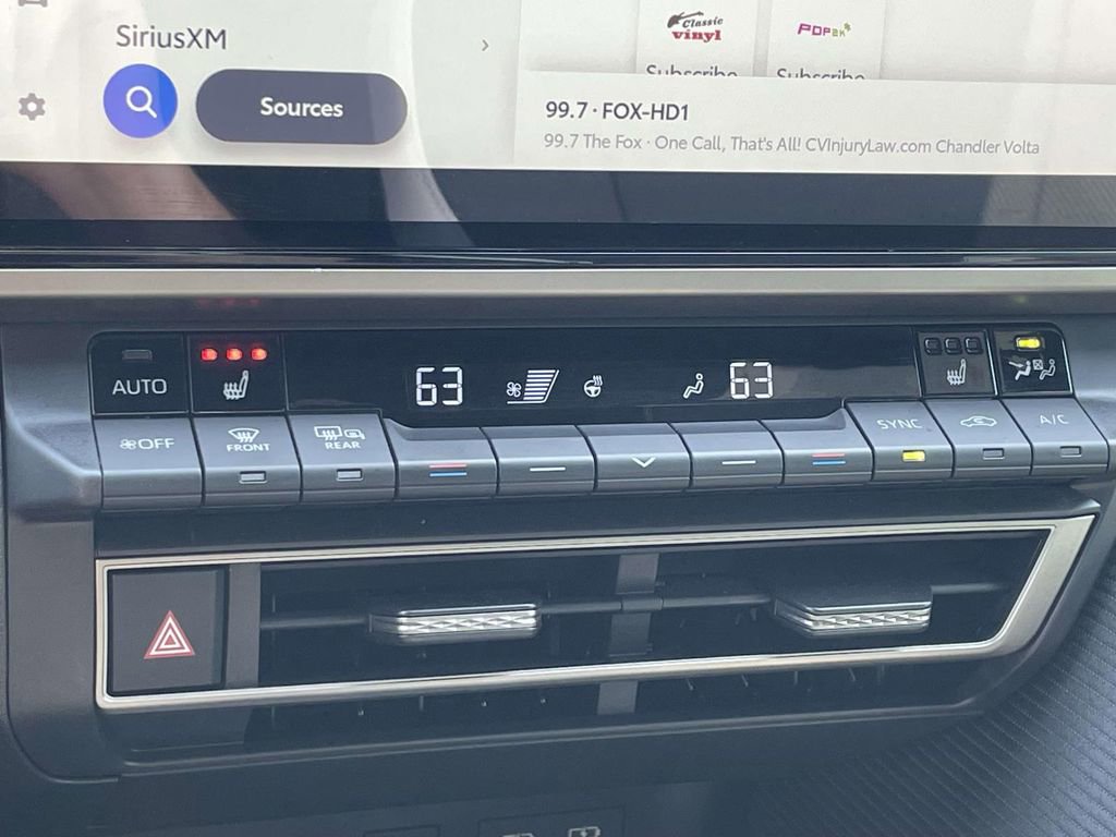 Used 2026 Toyota Camry SE w/ Multimedia Upgrade Package image 26