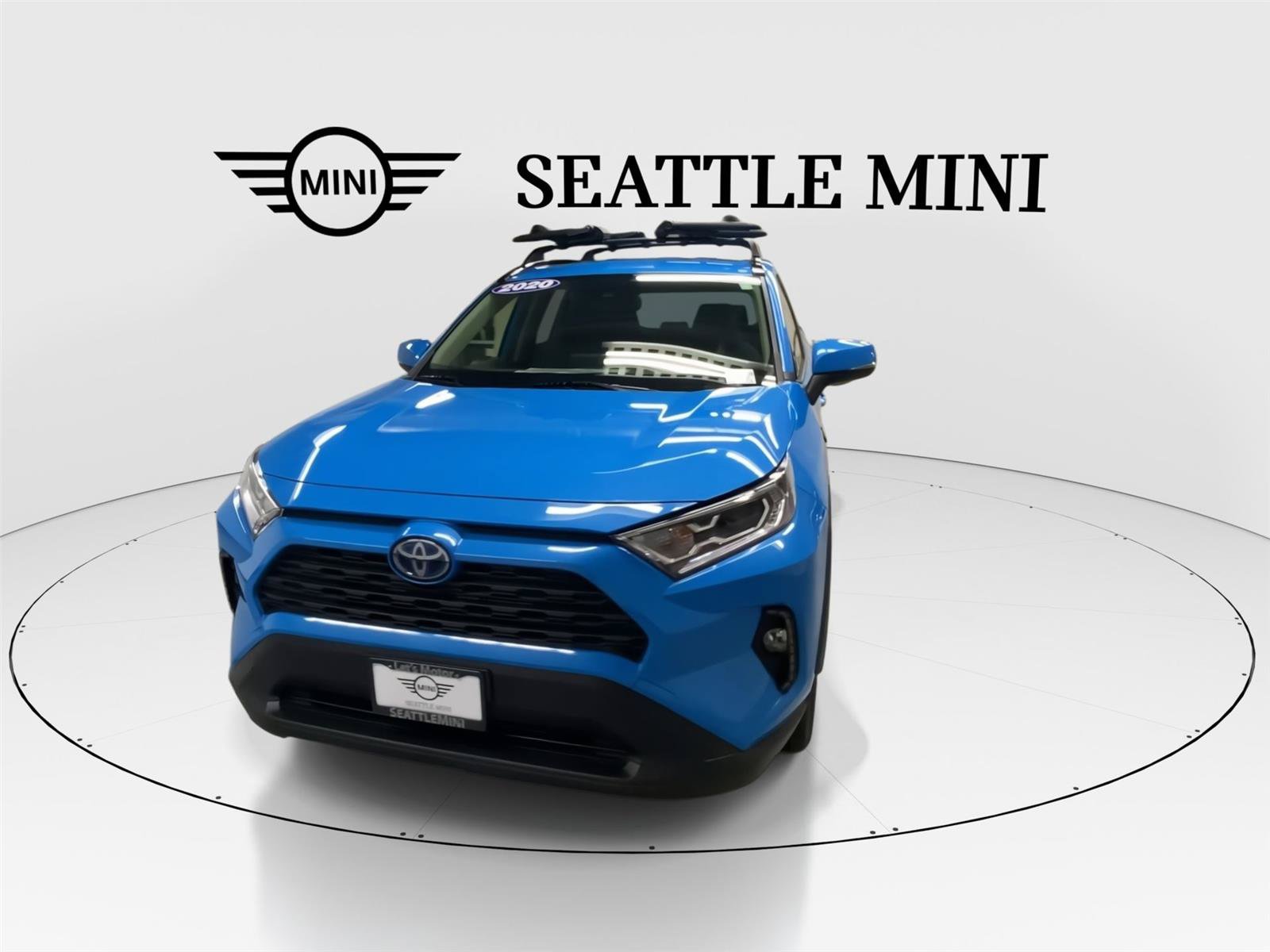 Used 2020 Toyota RAV4 XLE w/ XLE Grade Weather Package AWD/4WD image 3