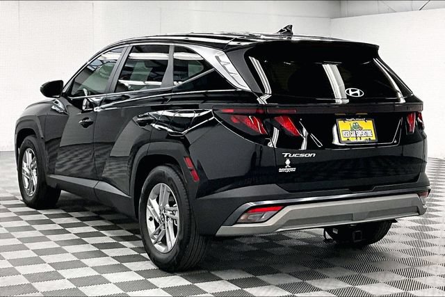 Used 2025 Hyundai Tucson SE FWD image 2