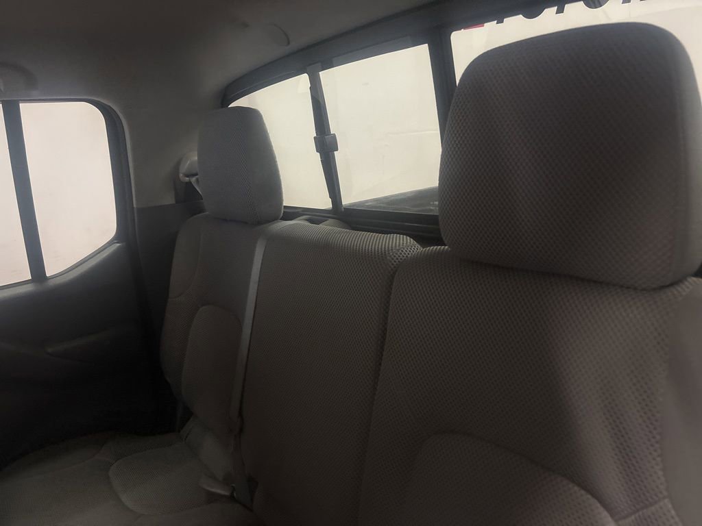 Used 2014 Nissan Frontier SV image 12
