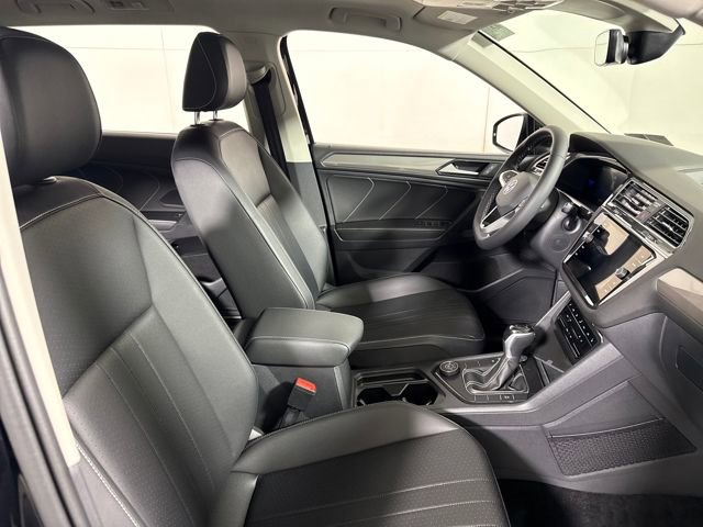 Used 2023 Volkswagen Tiguan SE w/ Panoramic Sunroof Package AWD/4WD image 14
