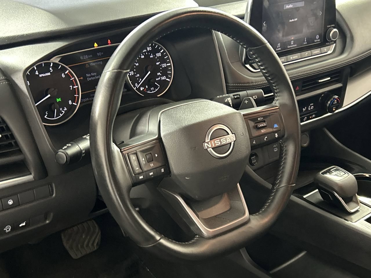 Used 2025 Nissan Rogue SV FWD image 14