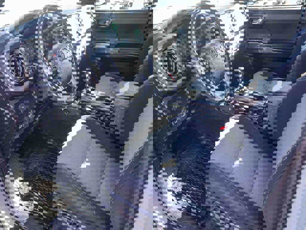 Used 2020 Toyota Tacoma TRD Off-Road w/ Technology Package image 16