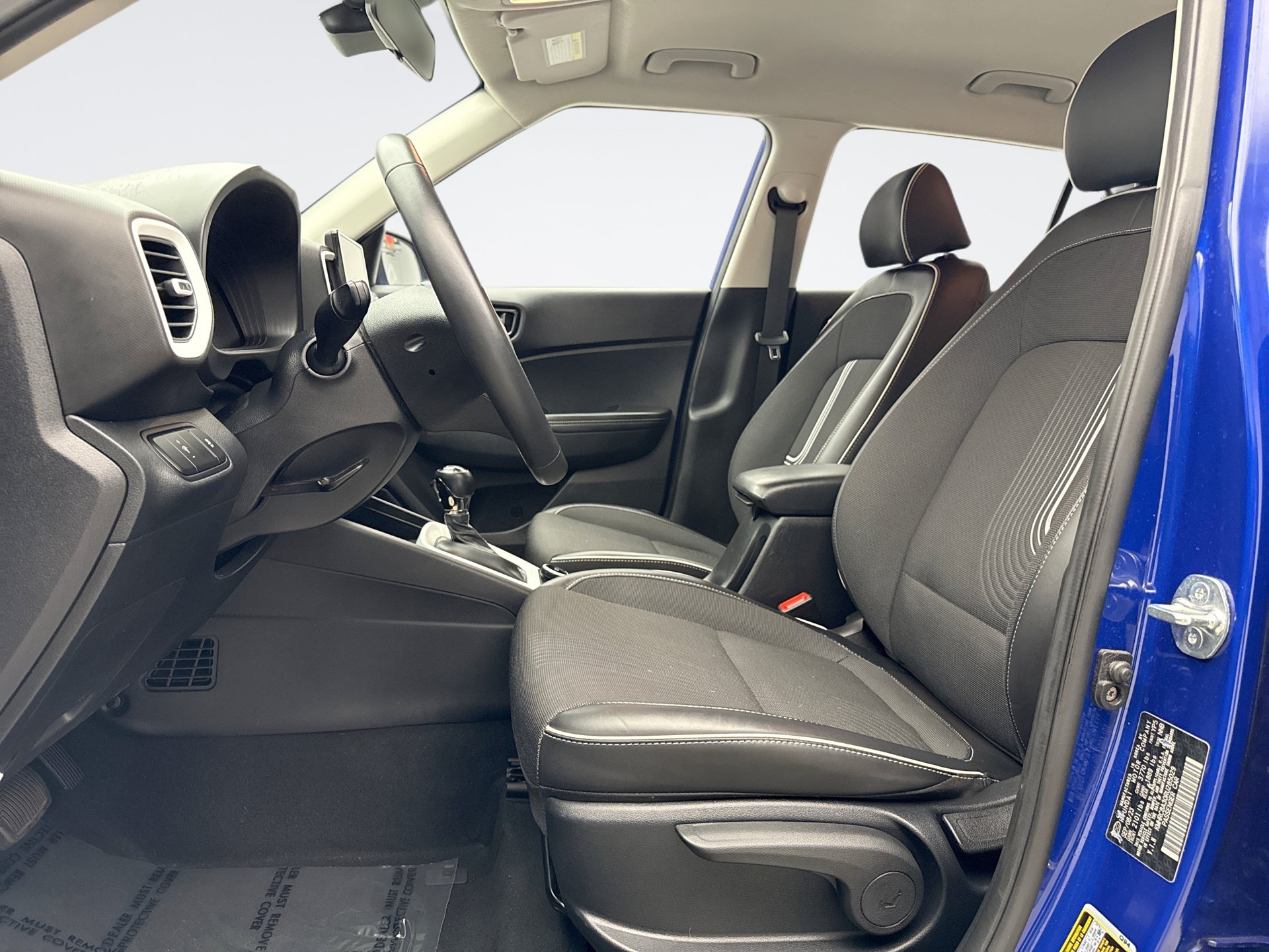 Used 2024 Hyundai Venue Limited FWD image 11