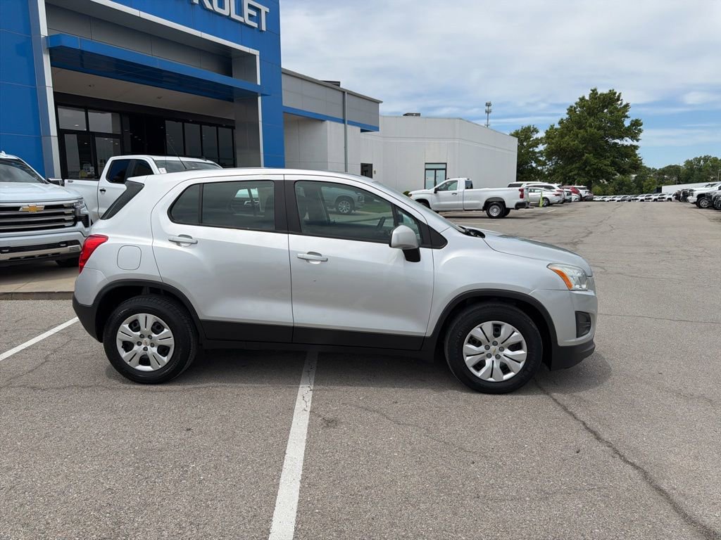 Used 2016 Chevrolet Trax LS FWD image 2
