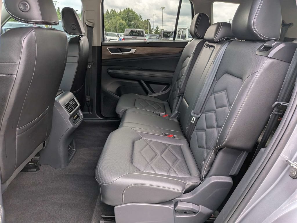 Used 2024 Volkswagen Atlas SE FWD image 14