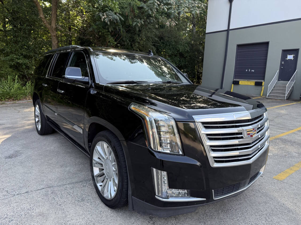 Used 2017 Cadillac Escalade ESV Platinum AWD/4WD image 5