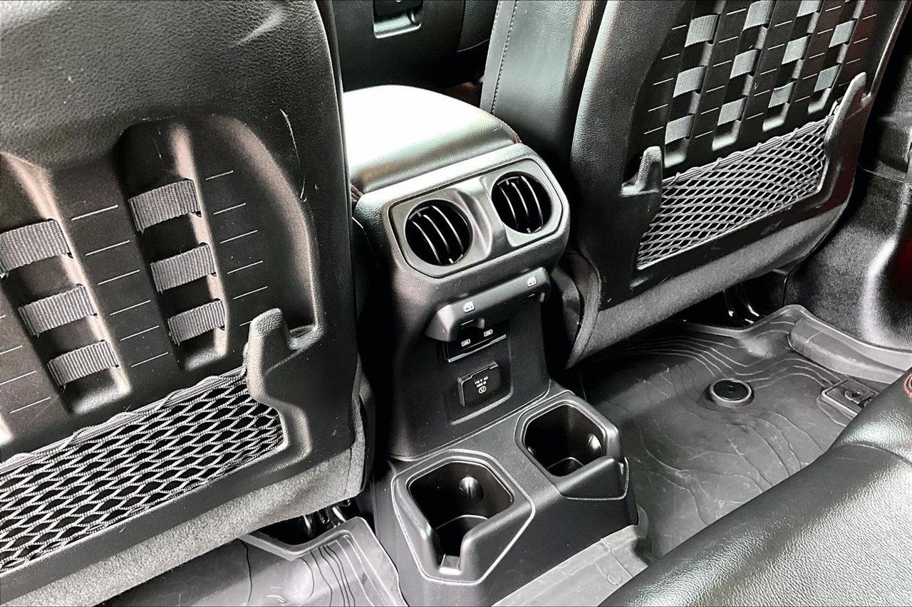 Used 2023 Jeep Gladiator Rubicon w/ LED Lighting Group AWD/4WD image 11