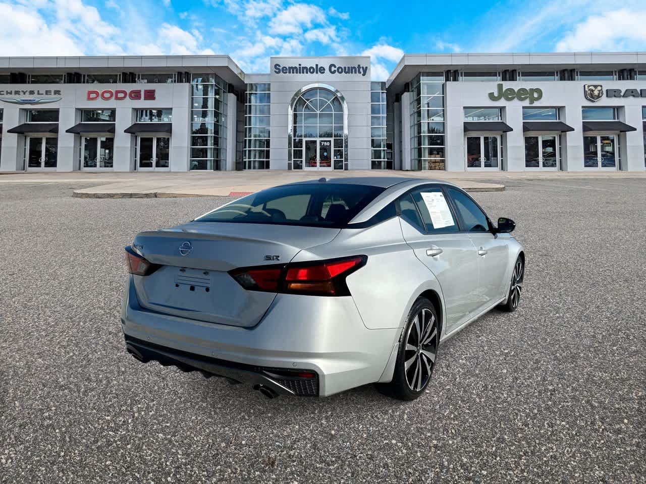 Used 2020 Nissan Altima 2.5 SR w/ Premium Package FWD image 8
