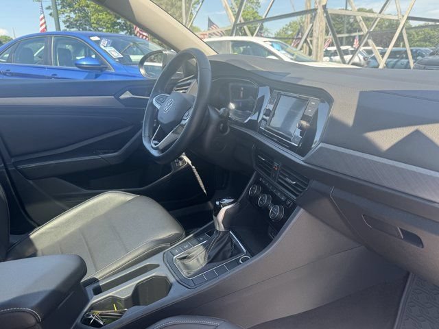 Used 2023 Volkswagen Jetta SE w/ Panoramic Sunroof Package FWD image 29