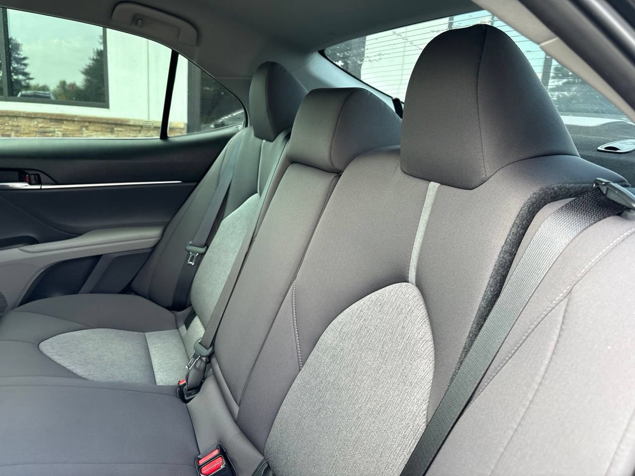 Used 2022 Toyota Camry LE FWD image 6